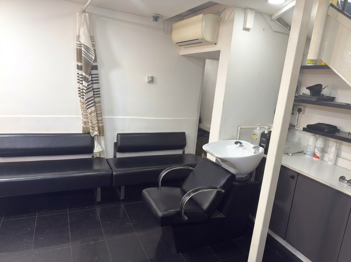 Wash station and waiting area available to rent at Salon Al-Rayan